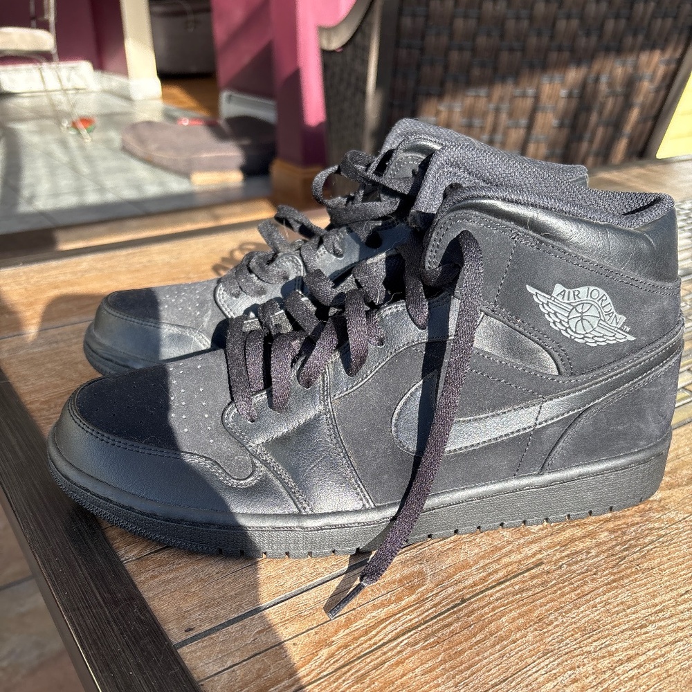 Nike Air Jordan’s black high top sneakers size 10